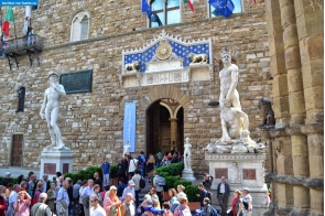 Тоскана. Вход в Палаццо Веккьо во Флоренции