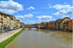 Тоскана. Берега реки Арно и Старый мост во Флоренции