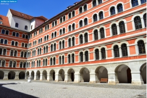 Австрия. Двор духовного училища монахов-францисканцев в Граце
