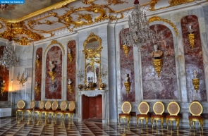 Германия. Зал, отделанный яшмой, во дворце Нойе Каммерн в Потсдаме