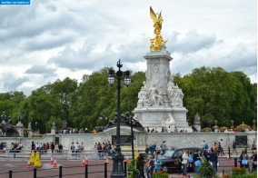 Лондон. Мемориал королевы Виктории у Букингемского дворца в Лондоне