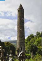 Ирландия. Круглая башня монастыря Глендалох