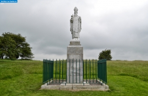 Ирландия. Статуя Святого Патрика у холма Тара