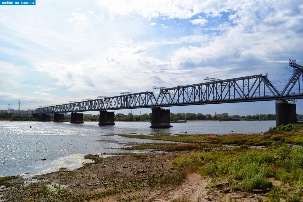 Обь жд. Железнодорожный мост через Обь. Железнодорожный мост Новосибирск. Старый Железнодорожный мост Новосибирск. ЖД мост через Обь.