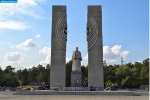 Челябинская область. Памятник Курчатову в Челябинске