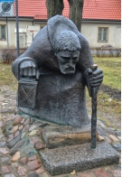 Латвия. Скульптура «Ход веков» в Цесисе