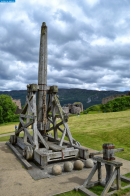 Шотландия. Осадное орудие у замка Аркарт в Шотландии