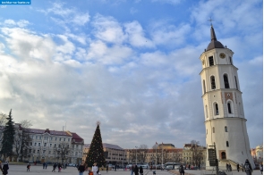 Литва. Кафедральная площадь и колокольня в Вильнюсе
