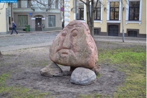 Латвия. Памятник народу ливов в Риге