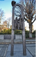 Латвия. Памятник Янису Райнису и его жене Аспазии в Юрмале