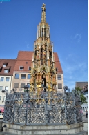 Германия. Прекрасный фонтан на Рыночной площади Нюрнберга