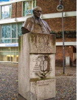 Германия. Памятник кардиналу Йозефу Фрингсу в Кёльне