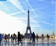 Париж. Вид на Эйфелеву башню в Париже
