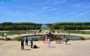 Франция. Вид на Версальский парк от дворца
