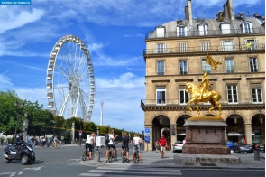Париж. Памятник Жанне д