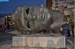Польша. Скульптура Связанный Эрос в Кракове