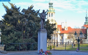 Чехия. Памятник Эдварду Бенешу, второму президенту Чехословакии, в Праге