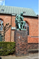 Германия. Памятник Эмануэлю Гейбелю в Любеке