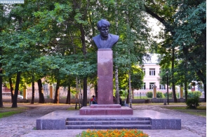 Рязанская область. Памятник Сергею Есенину в городском парке в Рязани
