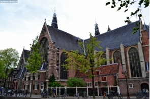 Нидерланды. Старая Церковь в Амстердаме