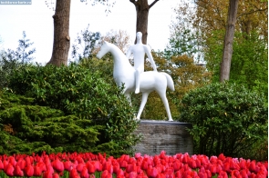 Нидерланды. Конная скульптура в Кёкенхофе