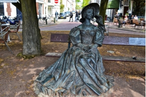 Нидерланды. Памятник Анне Павловне в Гааге