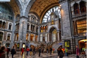 Бельгия. Внутри железнодорожного вокзала в Антверпене