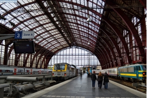 Бельгия. Платформа железнодорожного вокзала в Антверпене