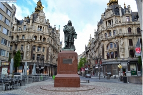 Бельгия. Памятник живописцу Давиду Тенирсу в Антверпене