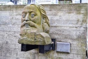 Бельгия. Памятник Петеру Бенуа в Антверпене