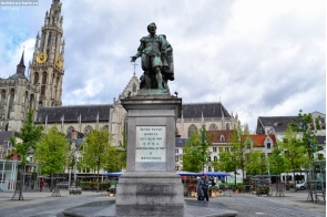 Бельгия. Памятник Рубенсу на площади Гроенплац в Антверпене