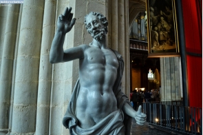 Бельгия. Скульптура в Соборе Антверпенской Богоматери