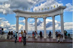 Крым. Ротонда на набережной в Алуште