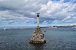 Крым. Памятник затопленным кораблям в Севастополе