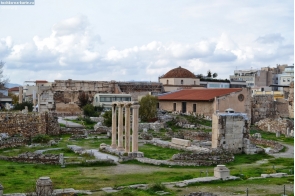 Греция. Развалины библиотеки Адриана в Афинах