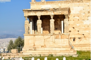 Греция. Портик с Кариатидами храма Эрехтейон в Афинах