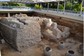Греция. Руины римских бань в Афинах