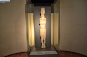 Греция. Кикладский идол в национальном археологическом музее Греции