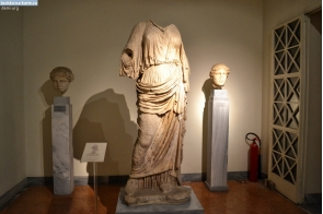 Греция. Статуя Немезиды в национальном археологическом музее Греции