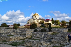 Крым. Вид на развалины Херсонеса и Владимирский собор