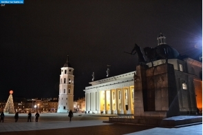 Литва. Кафедральная площадь в Вильнюсе