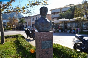 Греция. Памятник национальной героине Греции Манто Маврогенус в Нафплионе