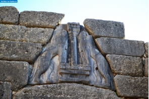 Греция. Барельеф над Львиными воротами в Микенах