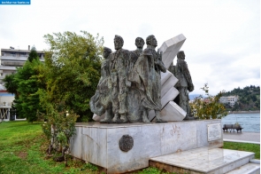 Греция. Памятник участникам движения национального сопротивления в Халкиде