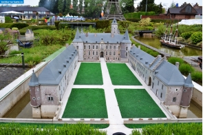 Бельгия. Макет замка Алден Билзен в парке Мини-Европа в Брюсселе