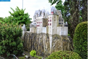 Бельгия. Модель немецкого замка Эльц в парке Мини-Европа в Брюсселе