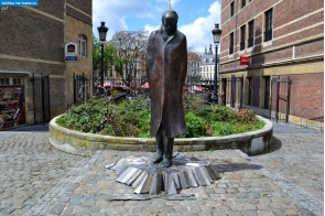 Бельгия. Памятник композитору Бела Бартоку на площади Испании в Брюсселе