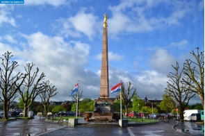 Люксембург. Памятник воинам-люксембуржцам на площади Конституции, погибшим в мировых воинах