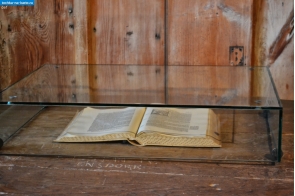 Разное. Книга в комнате Мартина Лютера в замке Вартбург