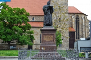 Германия. Памятник Мартину Лютеру в Эрфурте